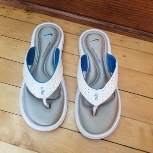 Women nike sandles 8
